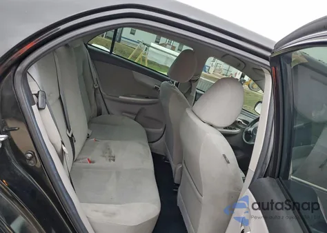 2013 Toyota Corolla Base z USA, uszkodzony, nr VIN 2T1BU4EE5DC024749